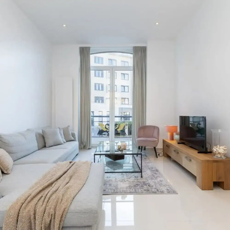 Stylish Duplex Apartment in a Renovated Town House