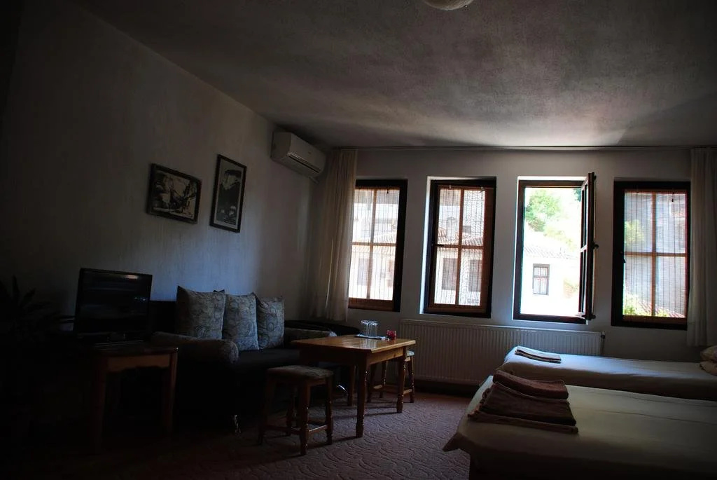 Tonis Guest House