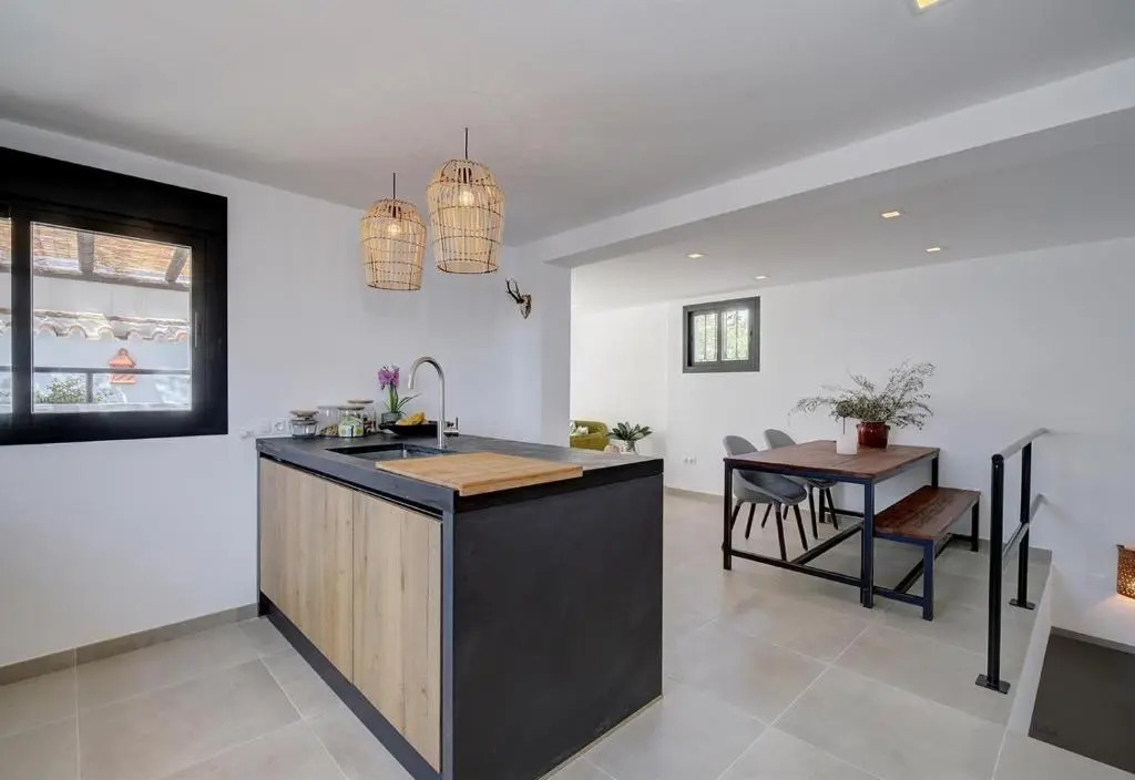 Renovated townhouse San Roque 85