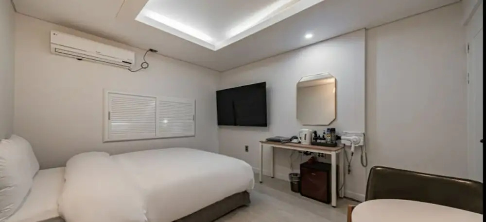 Olive Motel
