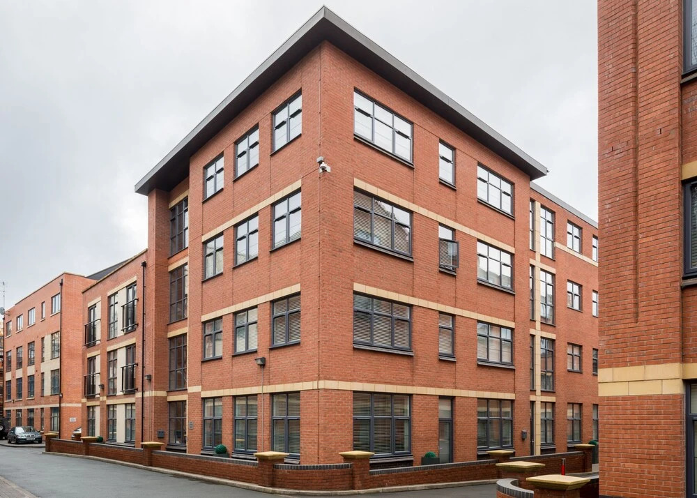 2bed Apt -king Bed -free Parking - Family Friendly