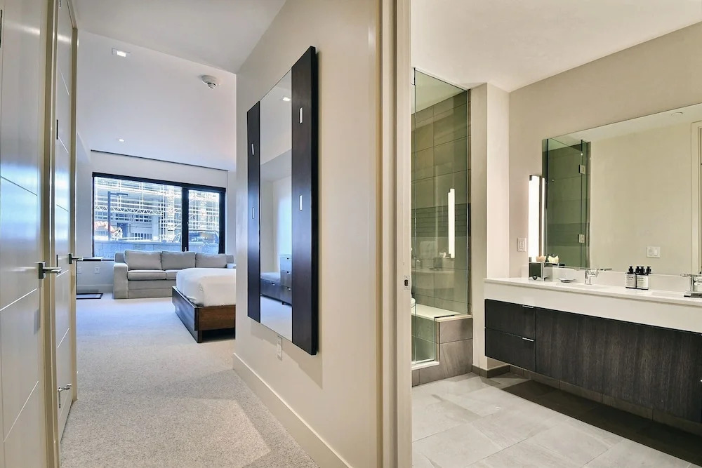 Ski In Out Modern 2BR Residence in Canyons Village