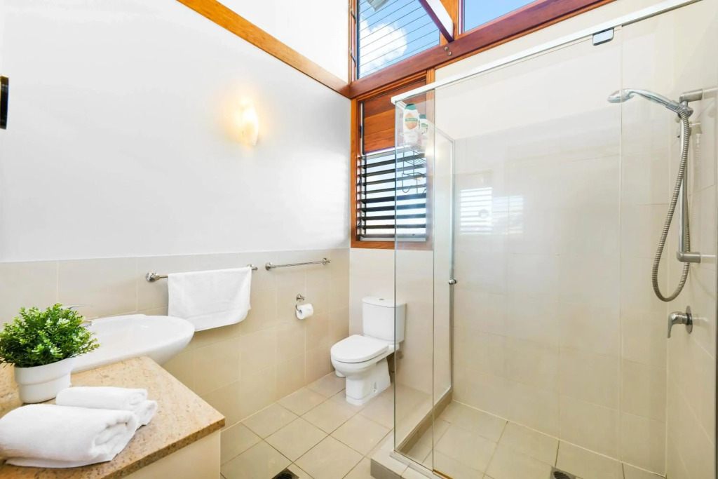 Serenity - Mudjimba - Pet Friendly Holiday Home