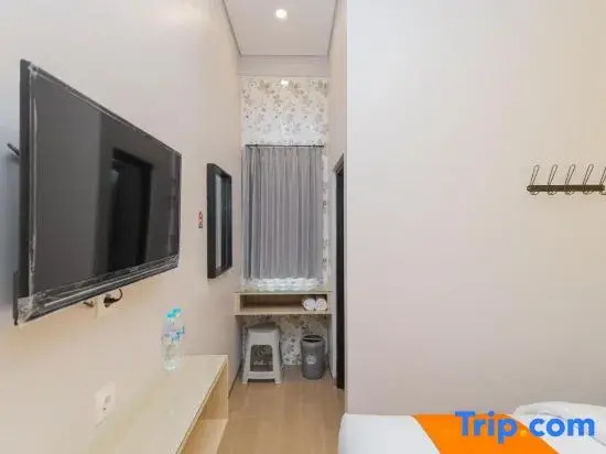 Sans Hotel Clover Ace Surabaya by RedDoorz