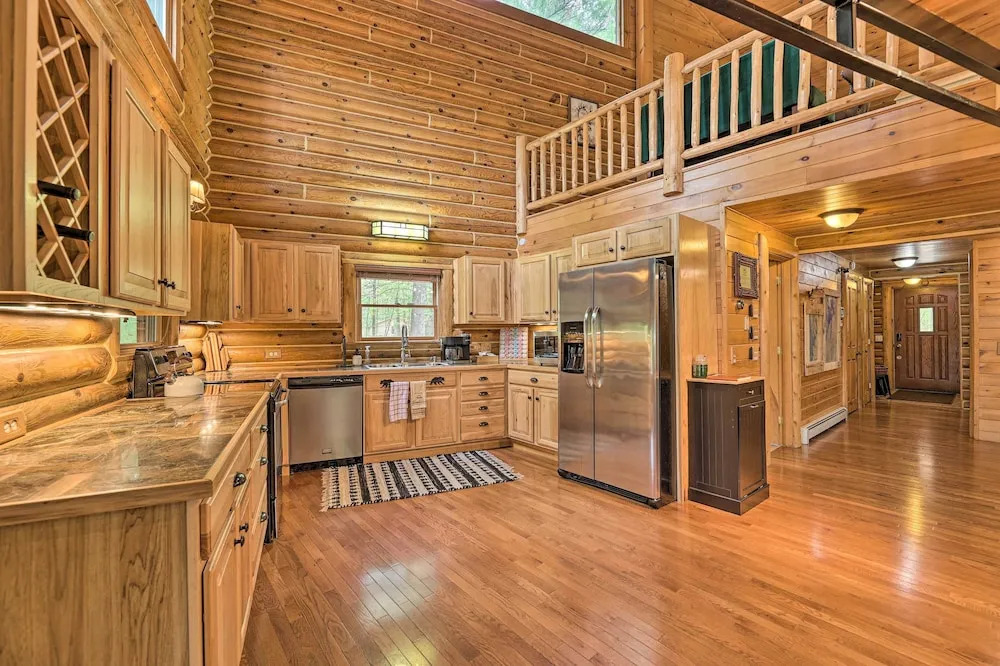 Luxe Riverfront Lodge: Group Wine and Ski Retreats
