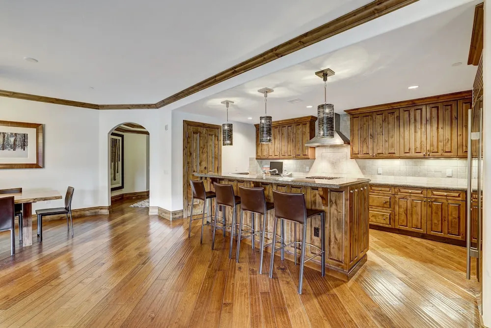 Arrabelle Luxury 4 BR Condo- Close To The Mountain by RedAwning - Save 20% on 7+ Nights!