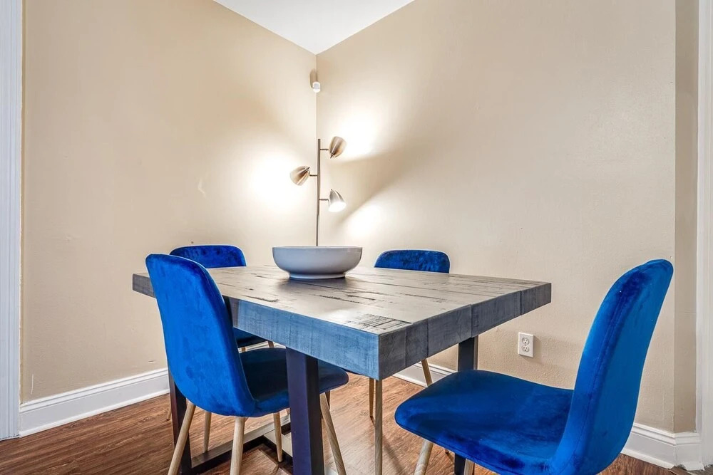 Lasalle 1c/2c · Spacious Gated Units w/ Parking Great for Families