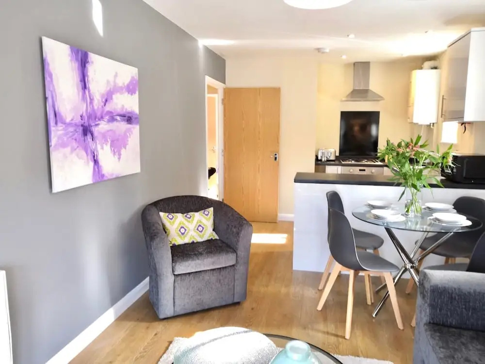 Modern Comfortable 2 & 3 Bed Apartments, Free Parking, Wifi, Headington, Close to Hospitals, Science Park & Brookes University