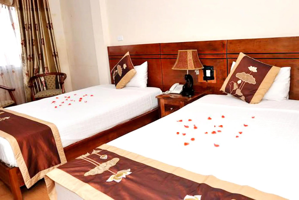 Sunflower Hotel & Travel