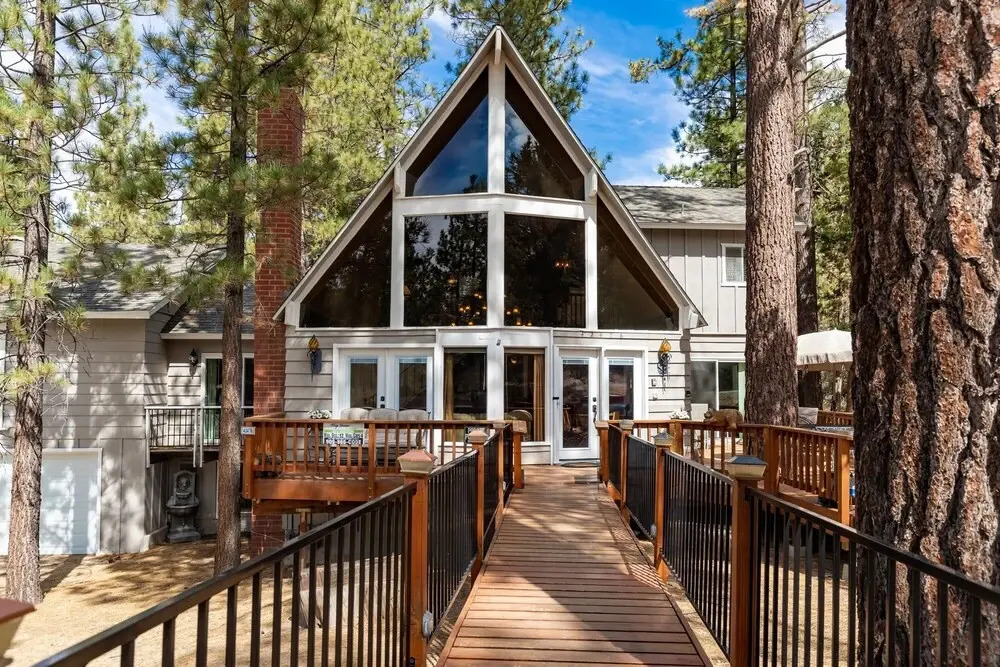 1807-living The Dream 3 Bedroom Home by RedAwning