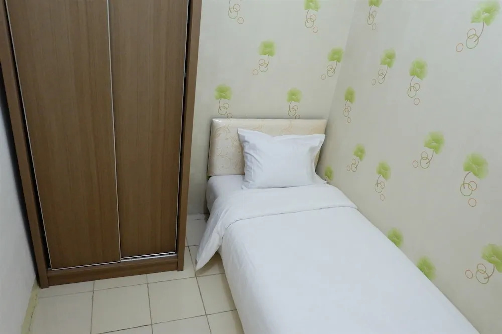 Puri Park View Apartment with Balcony
