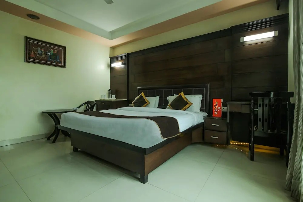 OYO 1835 Sun Hotel Agra