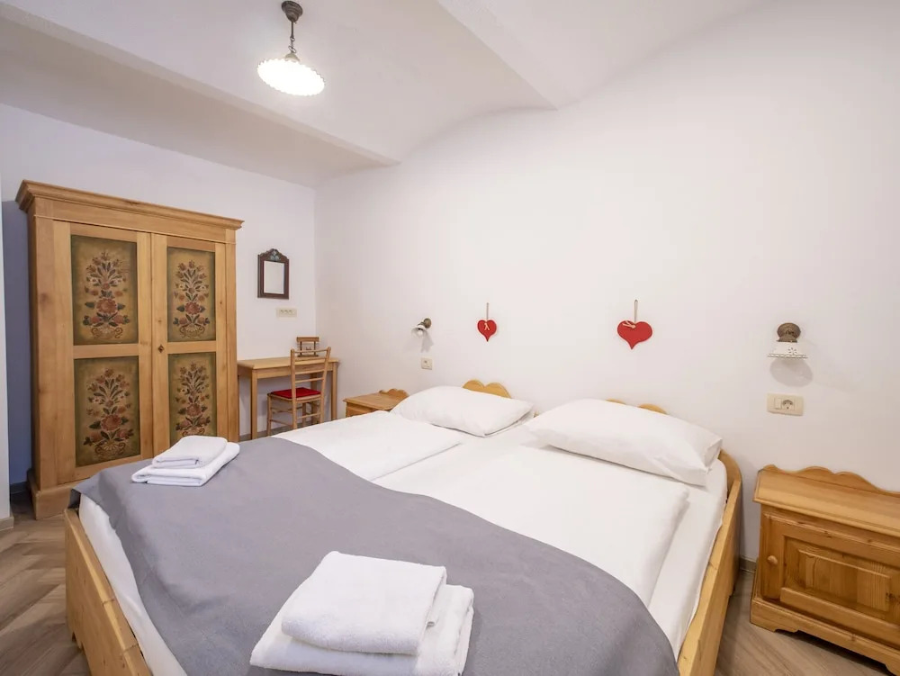 Berghi Hotel and Apartments