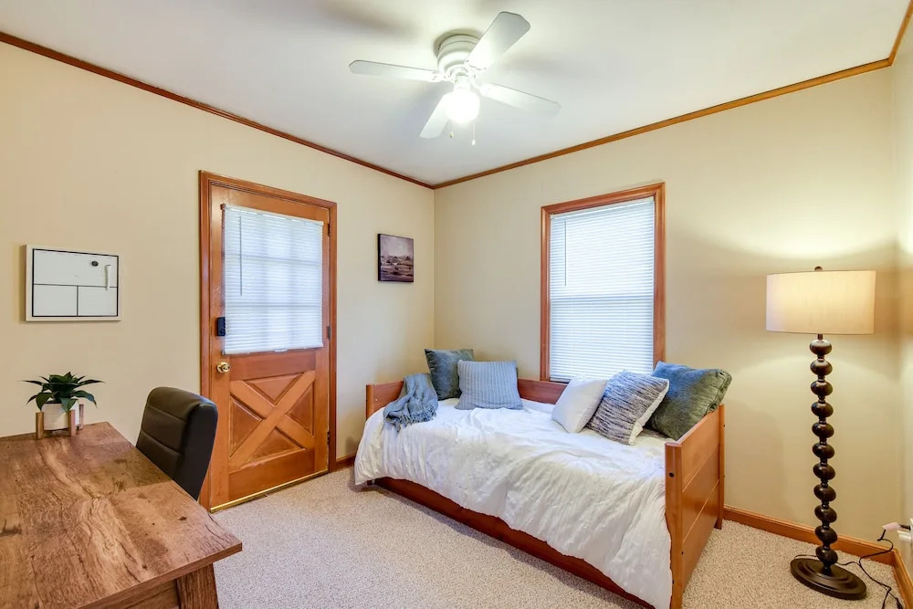 Quaint Cedar Rapids Home, 4 Mi to Downtown!