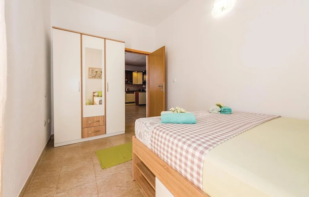 Stunning Home in Tribunj With Wifi and 4 Bedrooms
