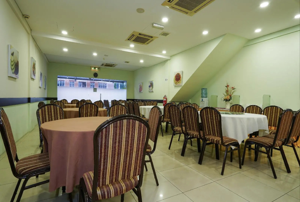 OYO 43955 N9 Business Hotel