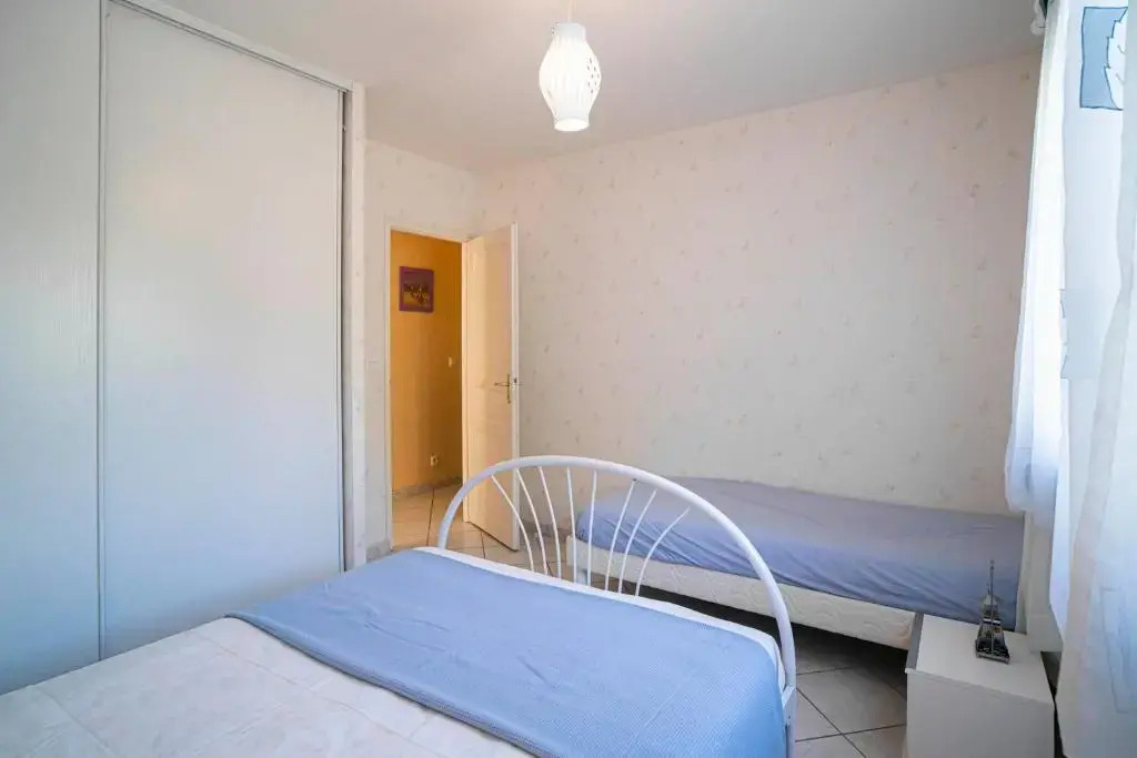 Maison Bleue 5-7 Personnes au Cœur de Bedous, en Vallée D'aspe
