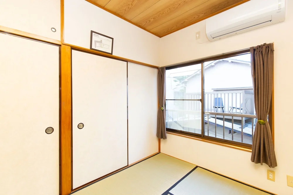 Kagurazaka Retro BAR & HOTEL