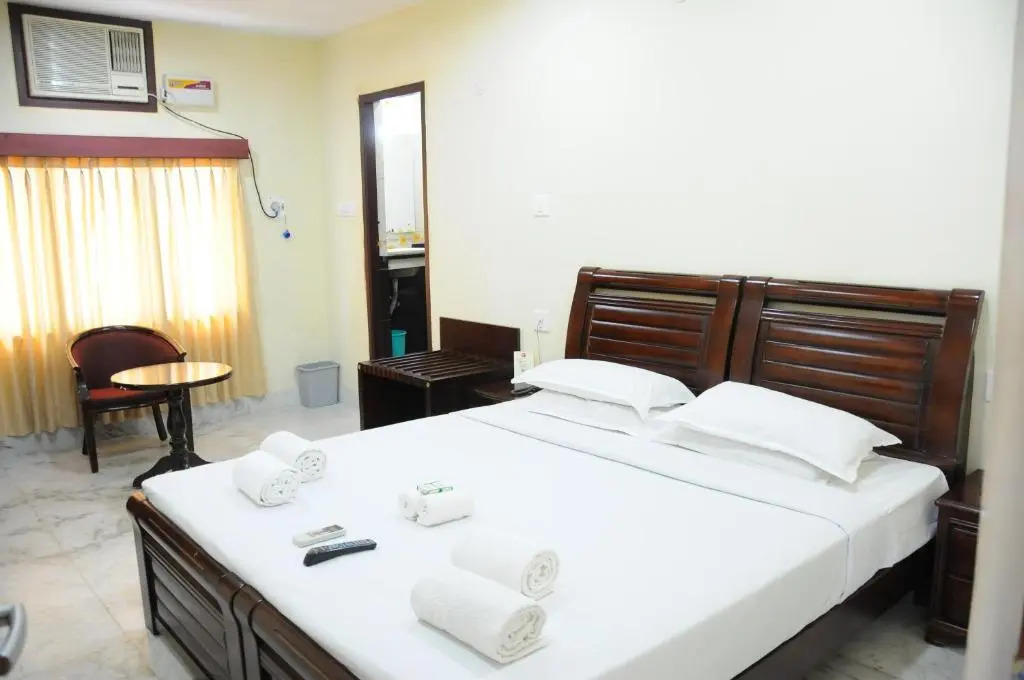 Lloyds Serviced Apartments, Near Music Academy