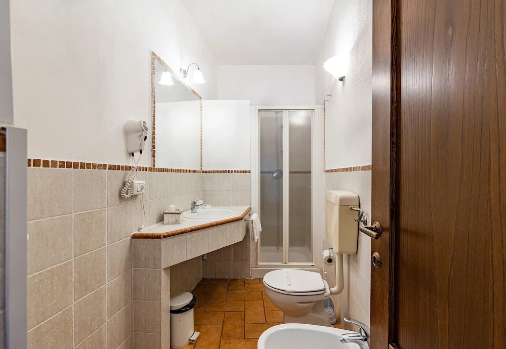 Loro 12 With Shared Pool And Tennis