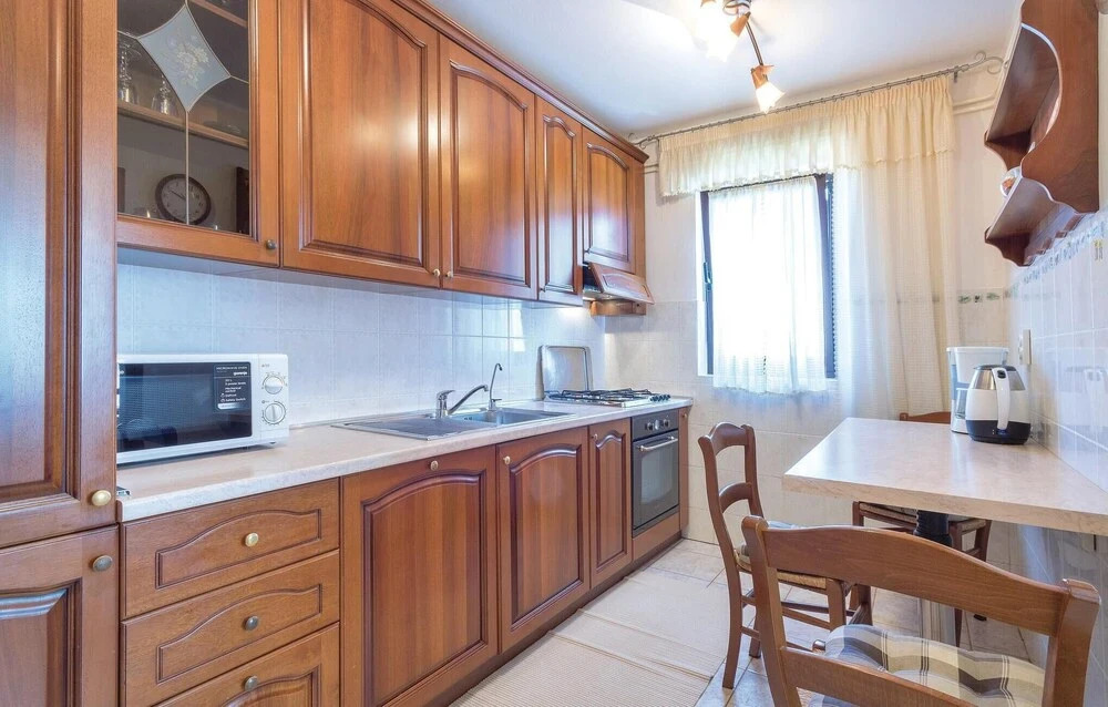Awesome Apartment in Valbandon With 3 Bedrooms and Wifi