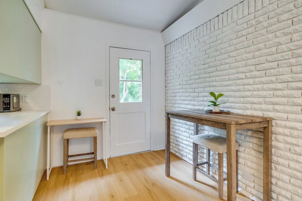Walk to Campus: Creekside Austin Duplex!