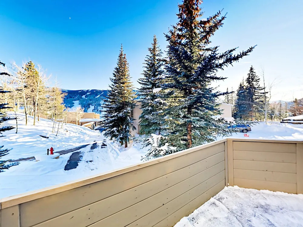 Exclusive Mountain Retreat #B - 4 Br Duplex