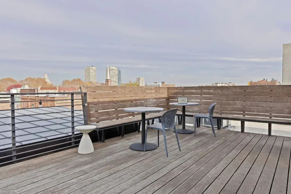 Sosuite at The Queen - Queen Village