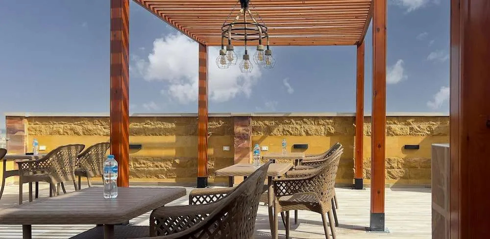 Celia Pyramids View inn