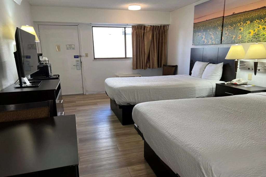 Days Inn by Wyndham Overland Park/Metcalf/Convention Center