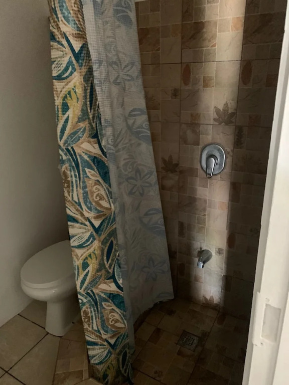 1 Bed Studio Apt - Parking, Wifi, Mountain Views