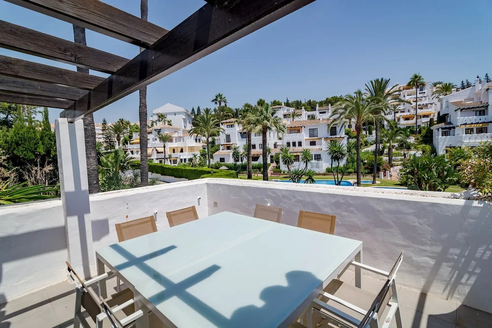 Ivy4- Modern 2 Bedroom Duplex Close To Beach