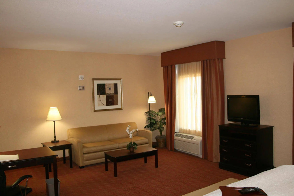 Durant Inn & Suites