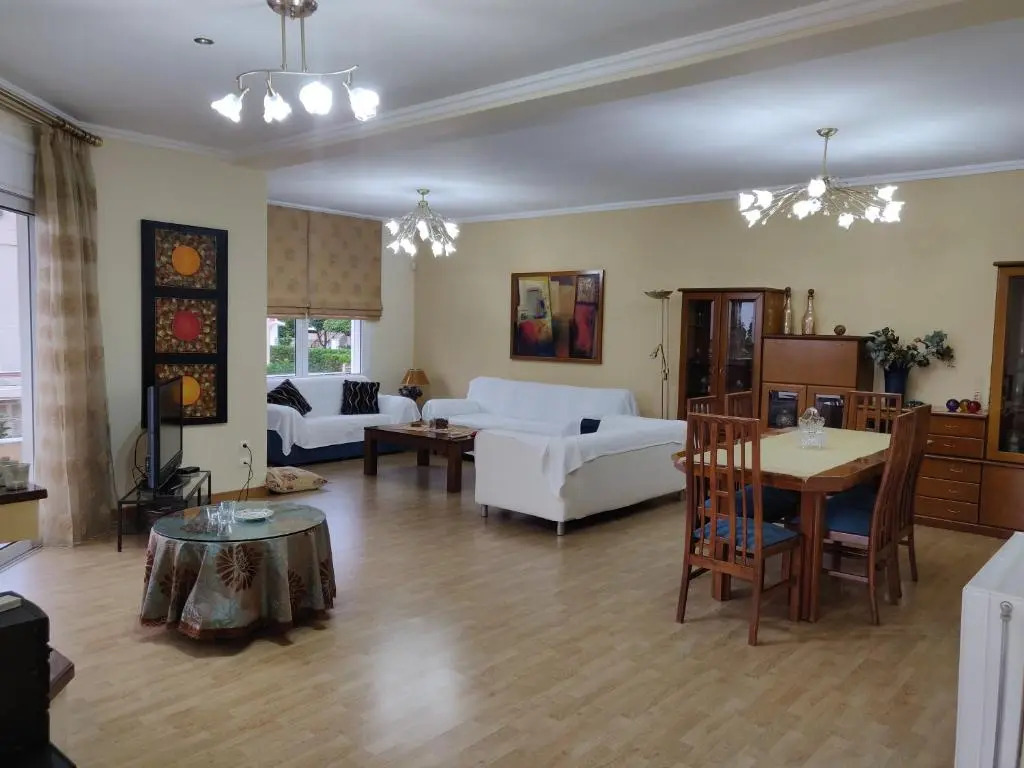 House,1000m from the beach