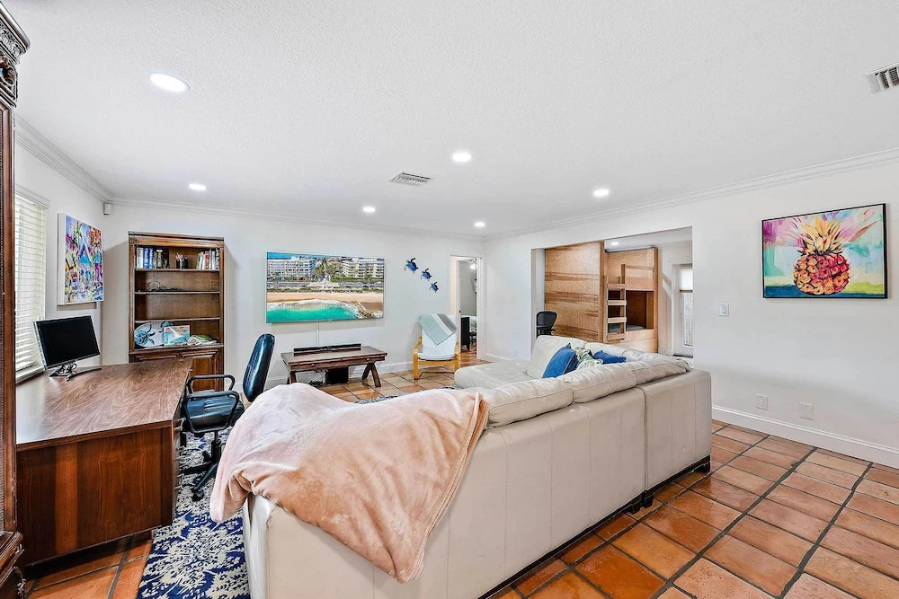 1 Mi to Shore: Pet-friendly Lake Worth Beach Home