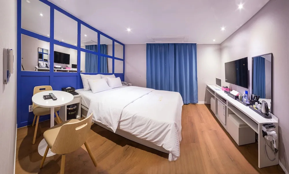 Cruise Hotel
