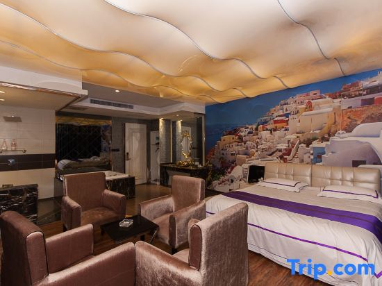 Sherlock Crystal Hotel