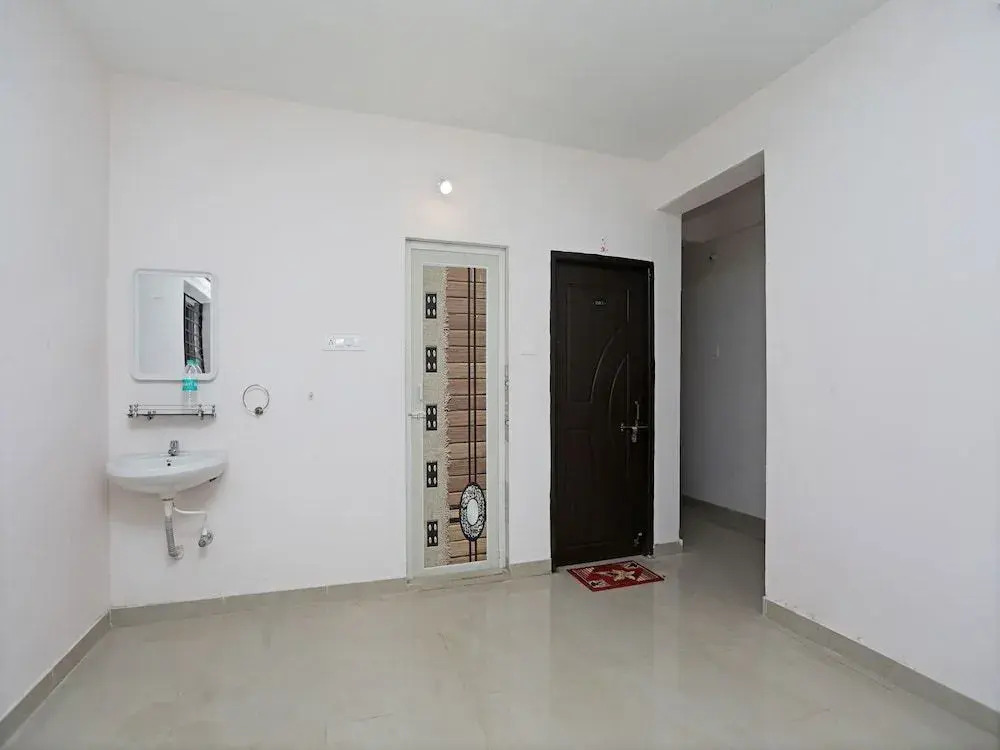OYO 13527 Usha Residdency