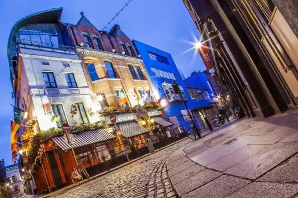 Stunning Temple BAR 2 BED Apartment