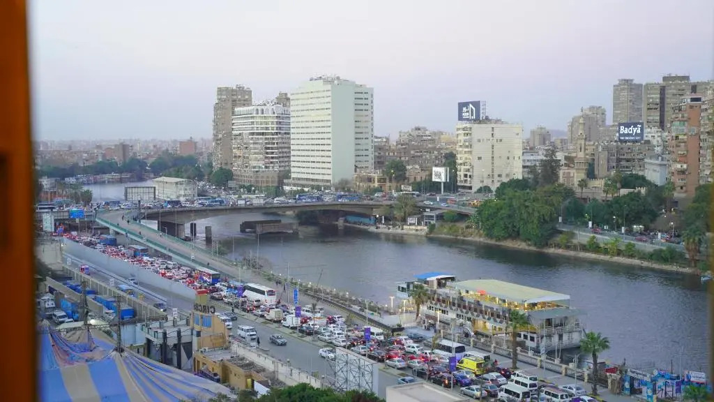 Spacious 2 Bedroom Apt Viewing the Holy Nile