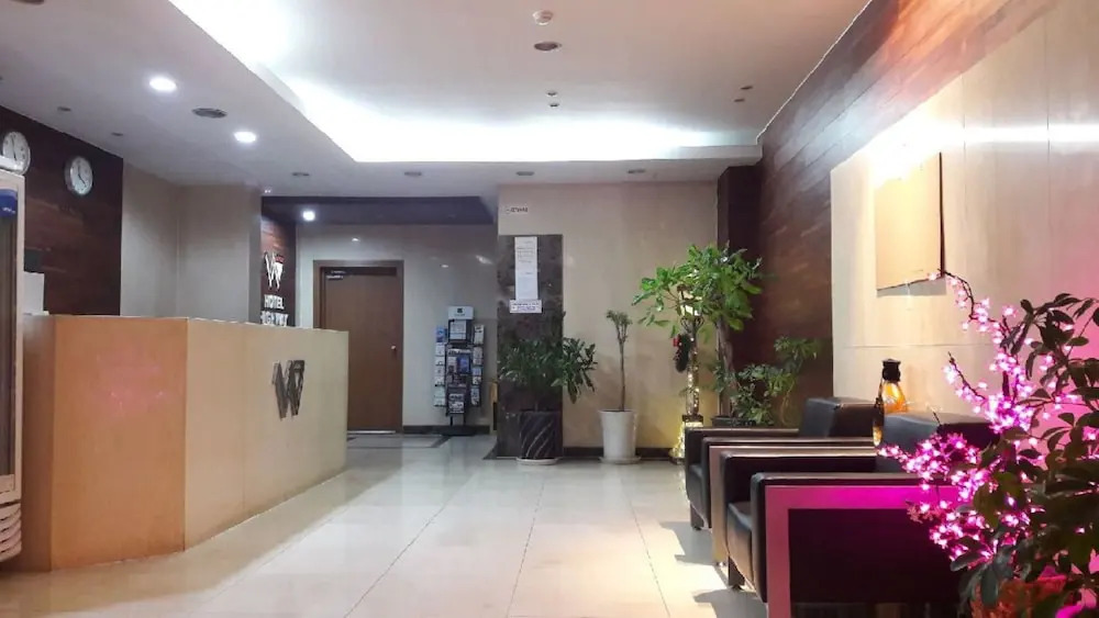Highway Hotel
