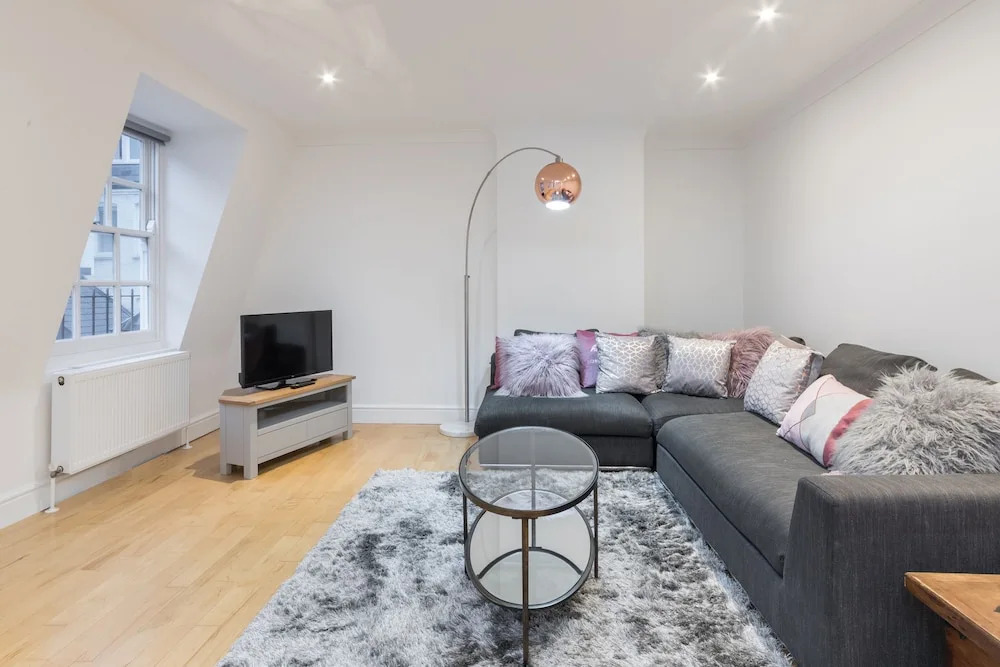 Delightful Duplex 3 Bedroom Apartment in Central London by Oxford st