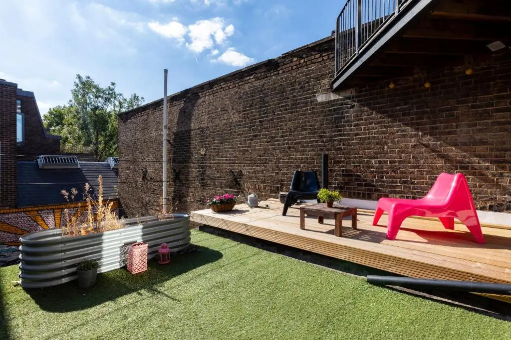 Modernised Apartments 1 and 2 Bedrooms Option Terrace and Balcony High Street
