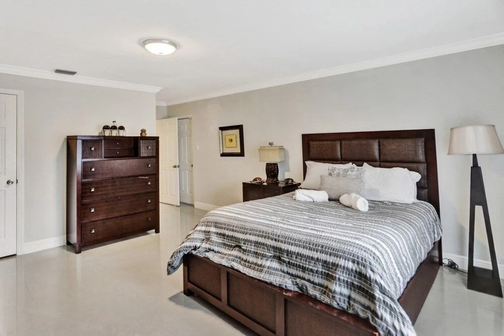 Just A 3.5 Mile Drive To Lauderdale By The Sea 4 Bedroom Home by Redawning