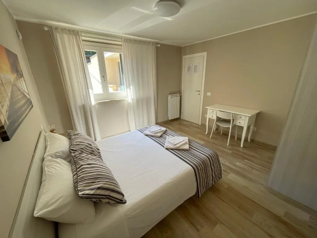 VILLA "Lago Blu" vista lago di Bracciano, con vasca idromassaggio esterna