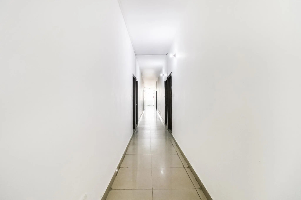 OYO 37833 Hotel Safe Stay