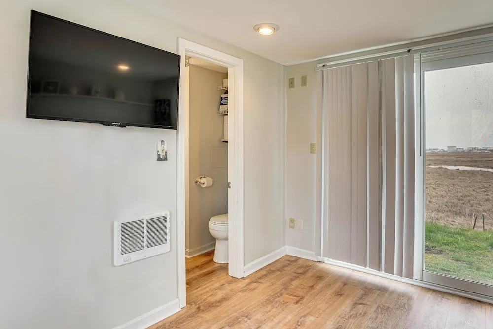 Walk to North Beach! Marsh-view Condo in Hampton