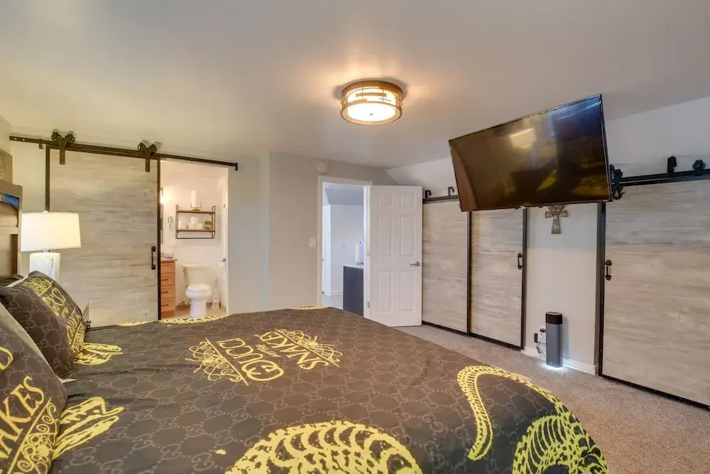 13 Mi to Dtwn Chicago: Maywood Home w/ Fireplace