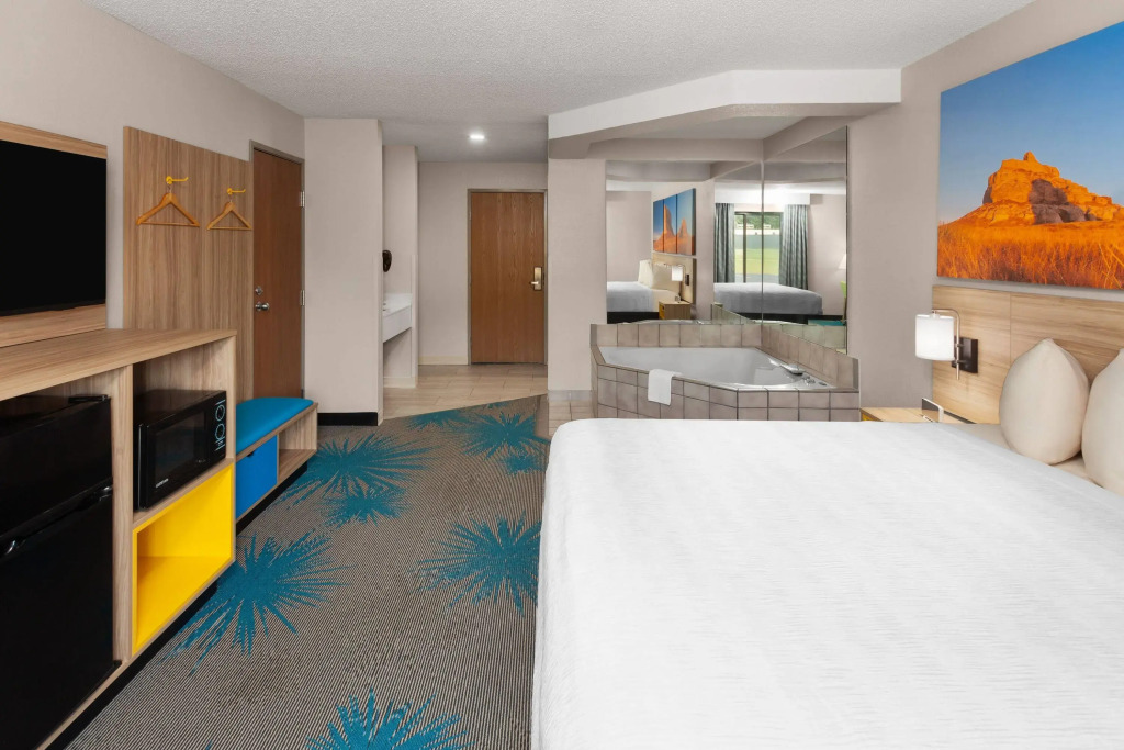 Days Inn by Wyndham Eagle River