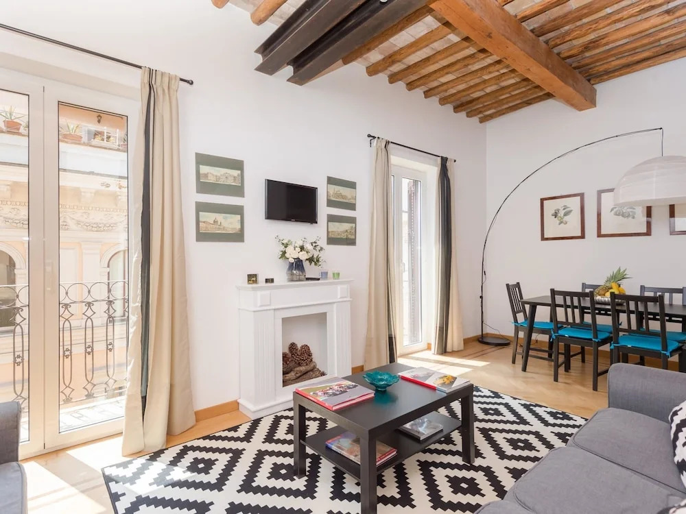 RSH Trevi Fountain Luxury Apartment